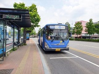 今年のソウル市内バス、真夏も窓を開けっぱなし？
