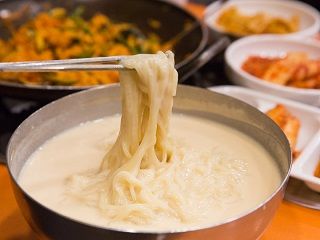 夏ならではの韓国料理「コングクス」をソウルの人気店で！