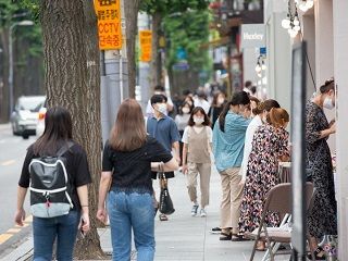 爽やかコーデでお買い物♪カロスキルの様子をチェック