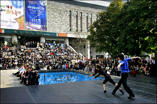 世宗文化会館 広場祝祭 Now ソウル 韓国旅行 コネスト 世宗文化会館 広場祝祭 Now ソウル 韓国旅行 コネスト