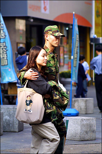 軍人さんもデート Now ソウル 韓国旅行 コネスト