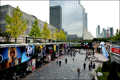 Coexモールの広告合戦 Now ソウル 韓国旅行 コネスト