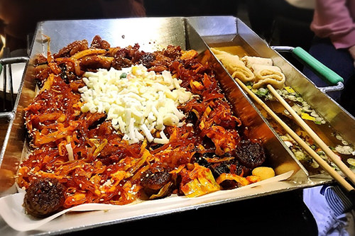 ピリ辛ホルモン炒め 2人分 21 000ウォン 今日 なに食べる 18 03 08 韓国旅行 コネスト ピリ辛ホルモン炒め 2人分 21 000ウォン 今日 なに食べる 18 03 08 韓国旅行 コネスト