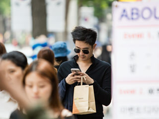 스몸비 スモンビ 歩きスマホ Today S韓国語 韓国旅行 コネスト 스몸비 スモンビ 歩きスマホ Today S韓国語 韓国旅行 コネスト