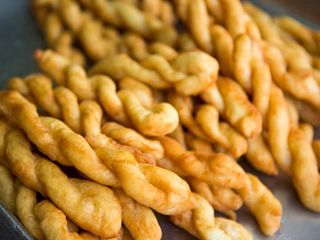 꽈배기(クァベギ)=「ねじり揚げドーナツ」 TODAY'S韓国語｜韓国旅行「コネスト」