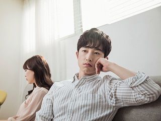 어색하다