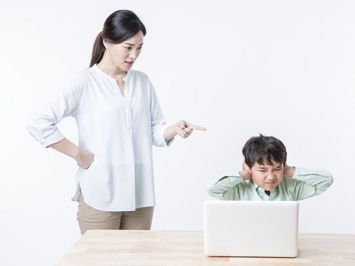 시끄러워(シックロウォ)=「うるさい、黙れ」 | 今日の韓国語|韓国旅行「コネスト」