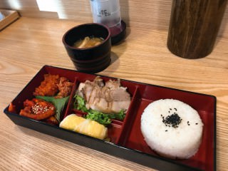 サウメコス 弘大店