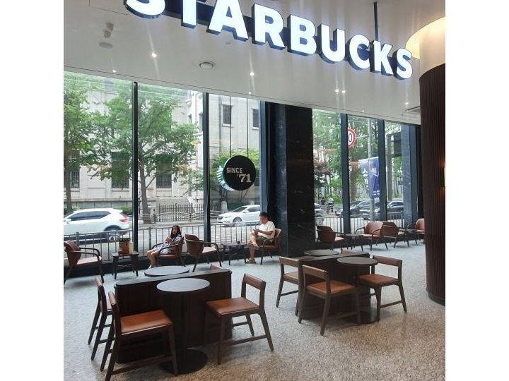STARBUCKS COFFEE 韓国銀行交差点店