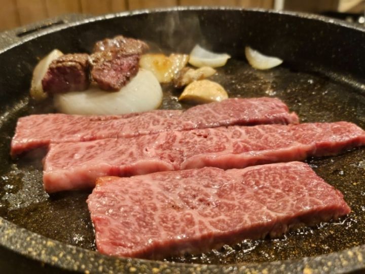 韓牛精肉マダン 本店