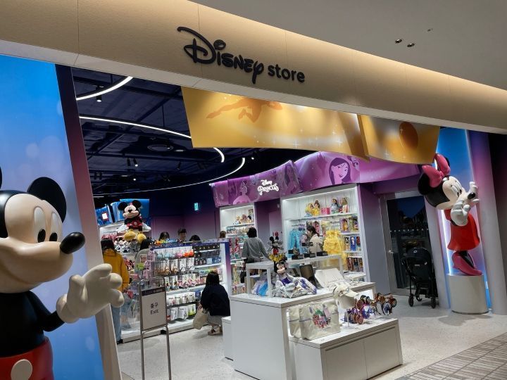 Disney store ザ現代ソウル店