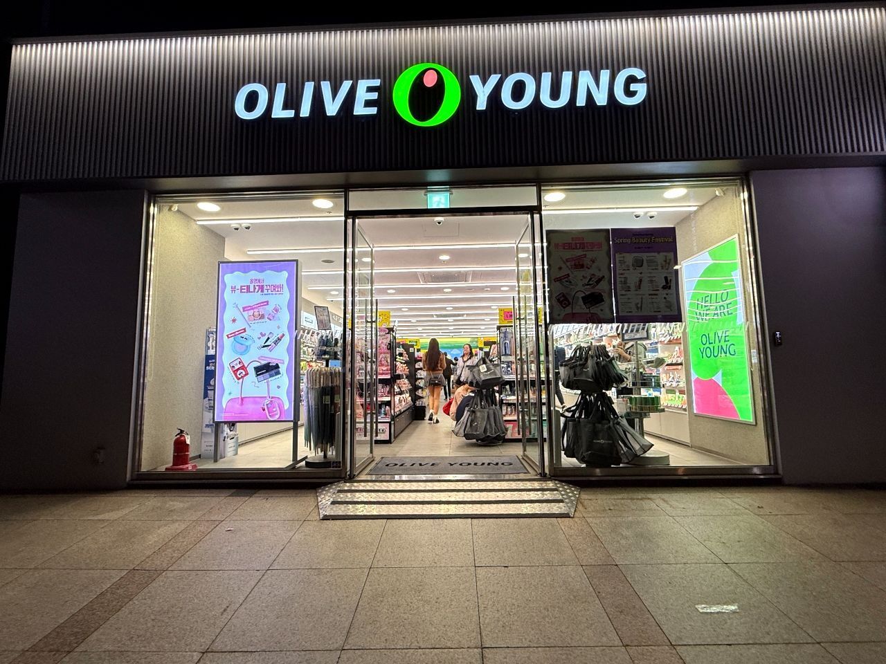 オリーブヤング 新村大路店｜新村・梨大(ソウル)のショッピング店