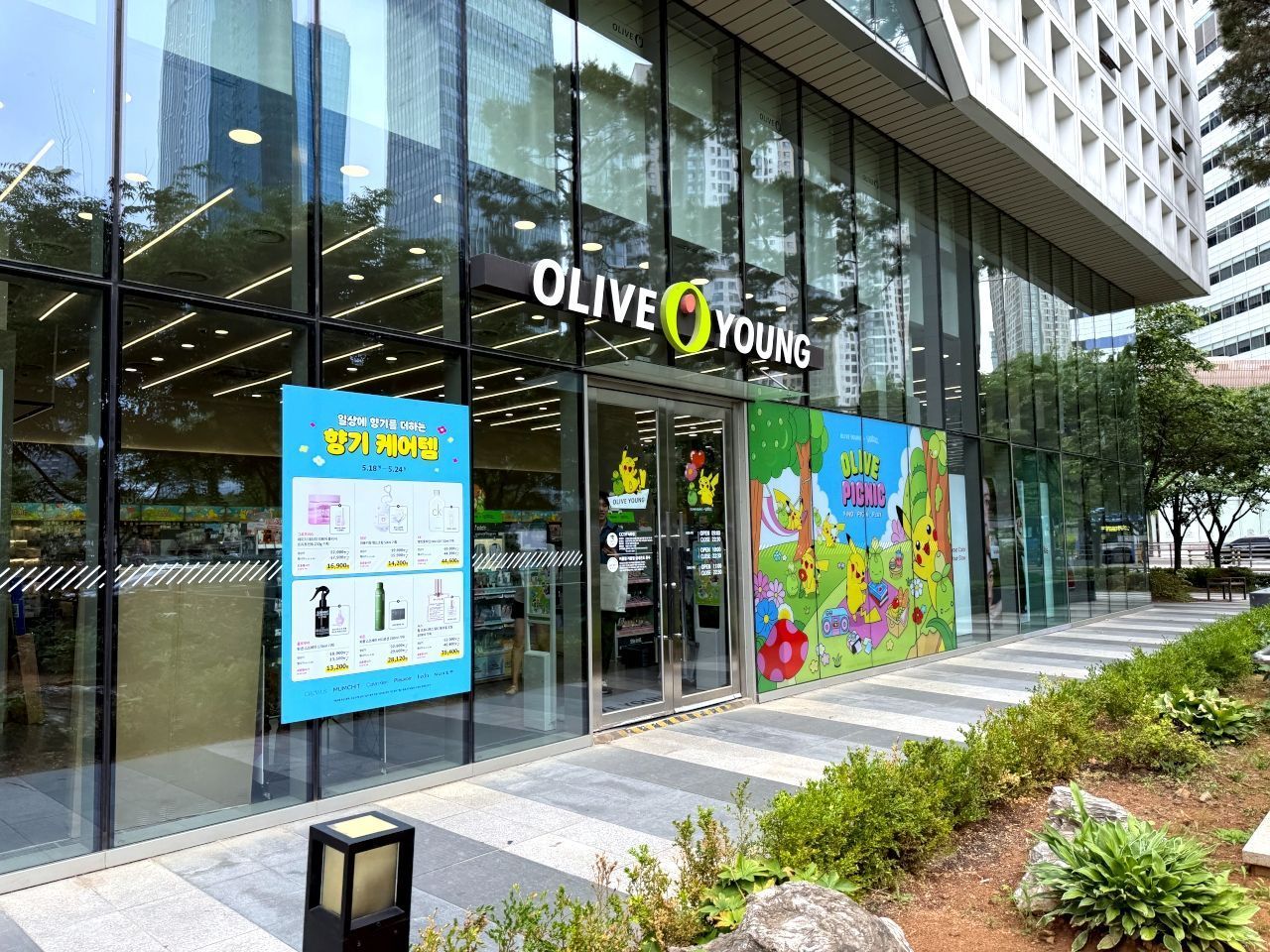 オリーブヤング 新龍山駅店｜龍山・孔徳(ソウル)のショッピング店