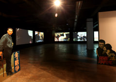 第５展示室：劇場とテレビの構造に注目した展示