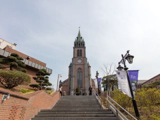明洞聖堂 明洞 ソウル の観光スポット 韓国旅行 コネスト